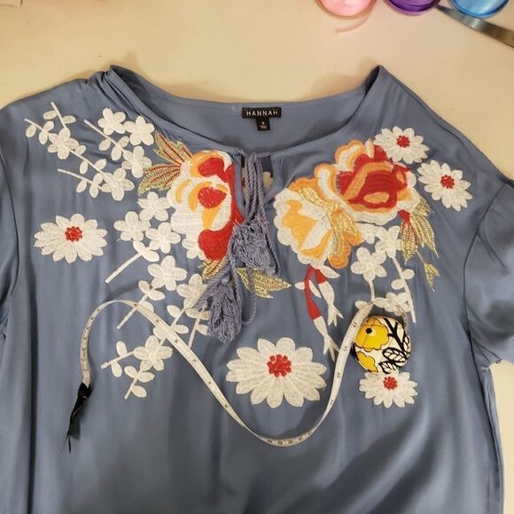 Hannah blue Multicolored embroidered floral top sm - Picture 5 of 9